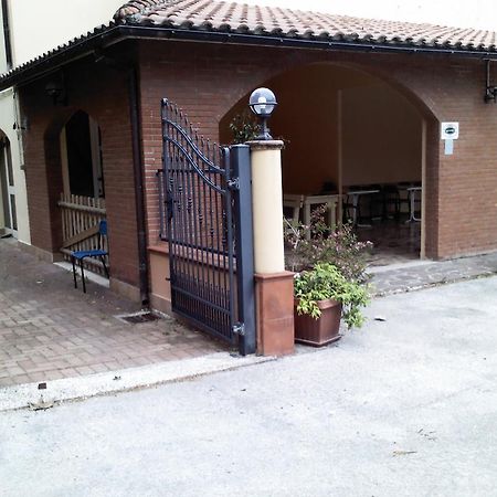 Albergo Magrini Della Genga Genga  Buitenkant foto