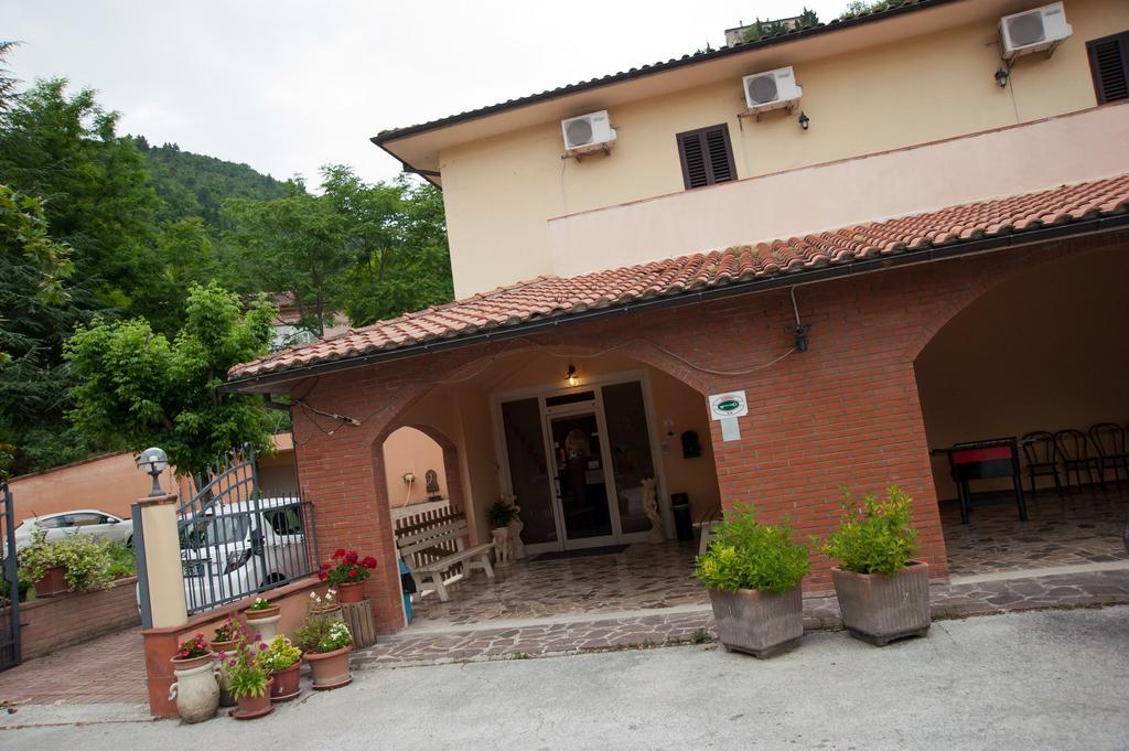 Albergo Magrini Della Genga Genga  Buitenkant foto